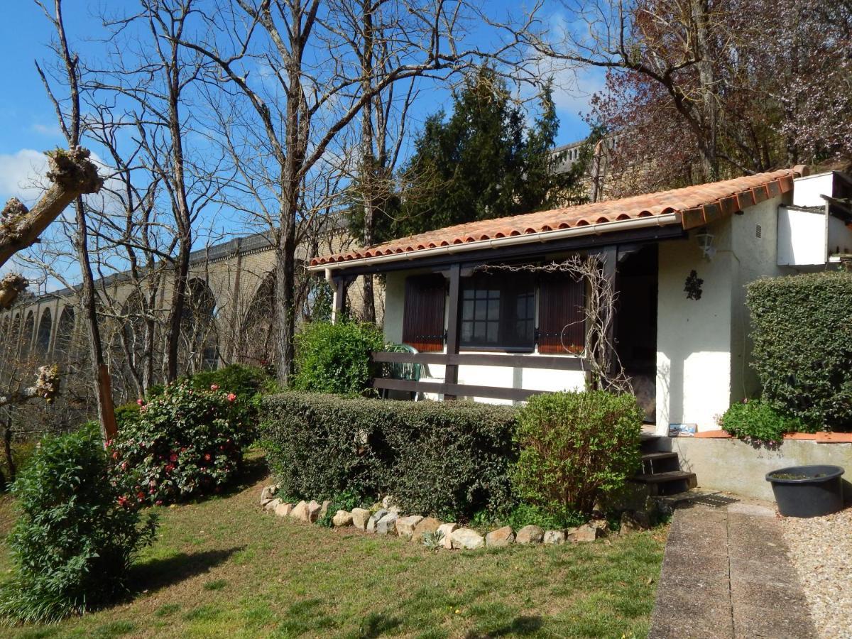 The Petite Chalet Chambre D'Hotes L'Isle-Jourdain  Dış mekan fotoğraf
